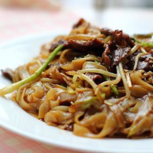 Stir-Fried Rice Noodles with Beef